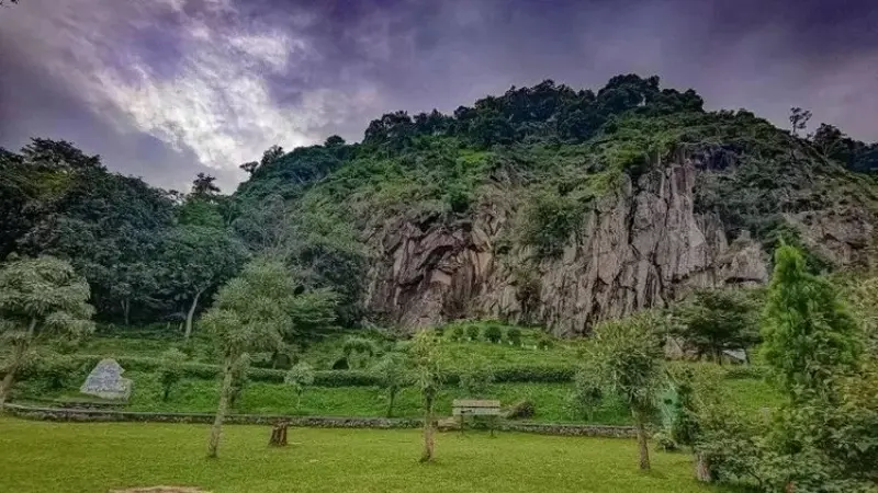 Batu Lawang: Keindahan Tersembunyi di Jawa Barat, Indonesia